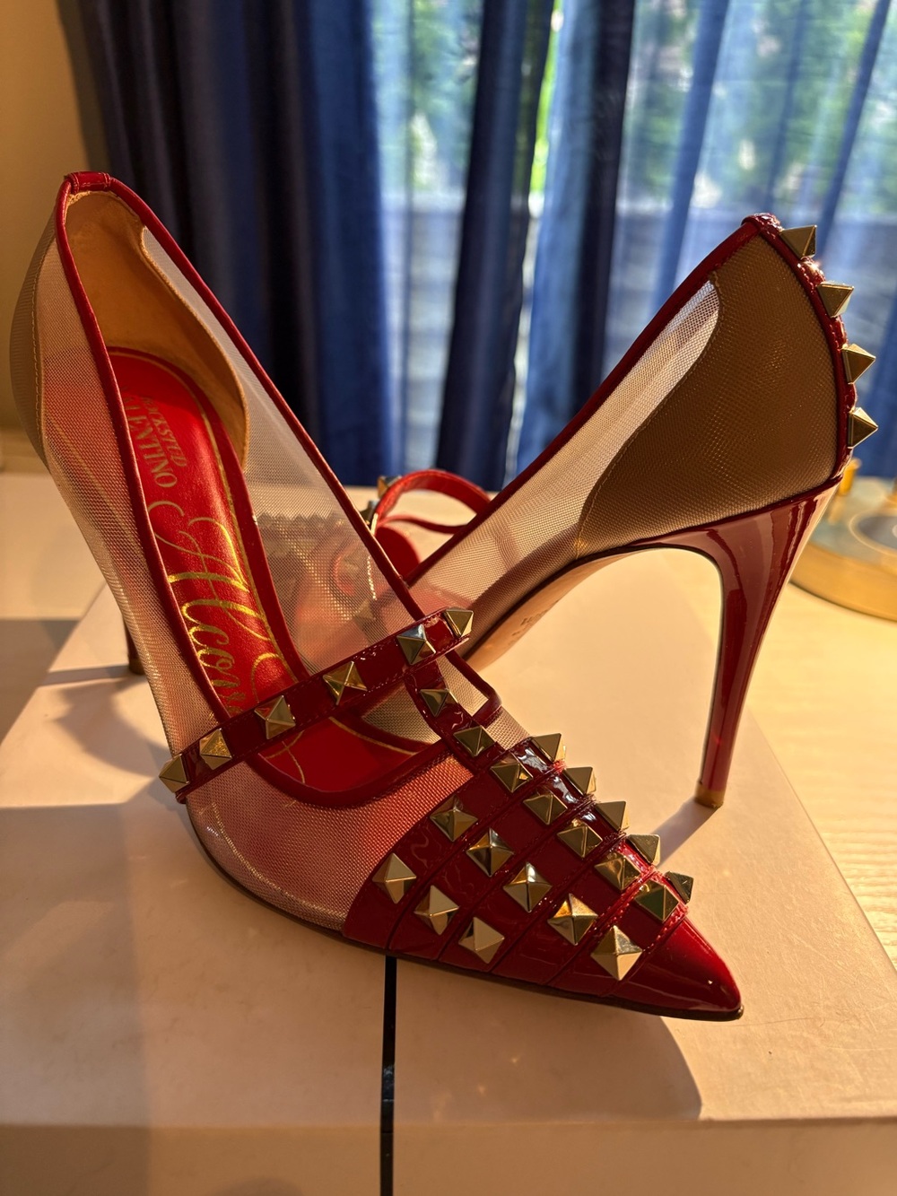 Valentino Garavani Rockstud Red Pointed-Toe Stiletto Pumps - Designer Style - Picture 4 of 9